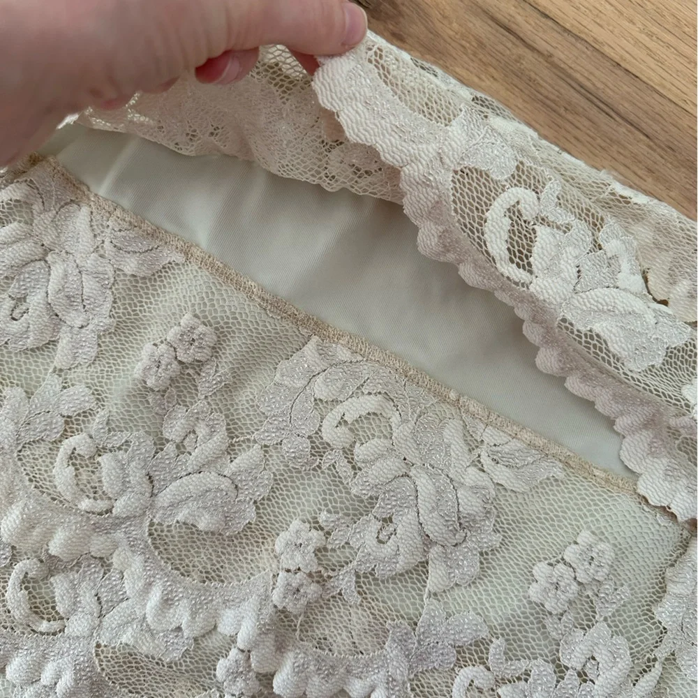 OLVI’s Lace Skirt